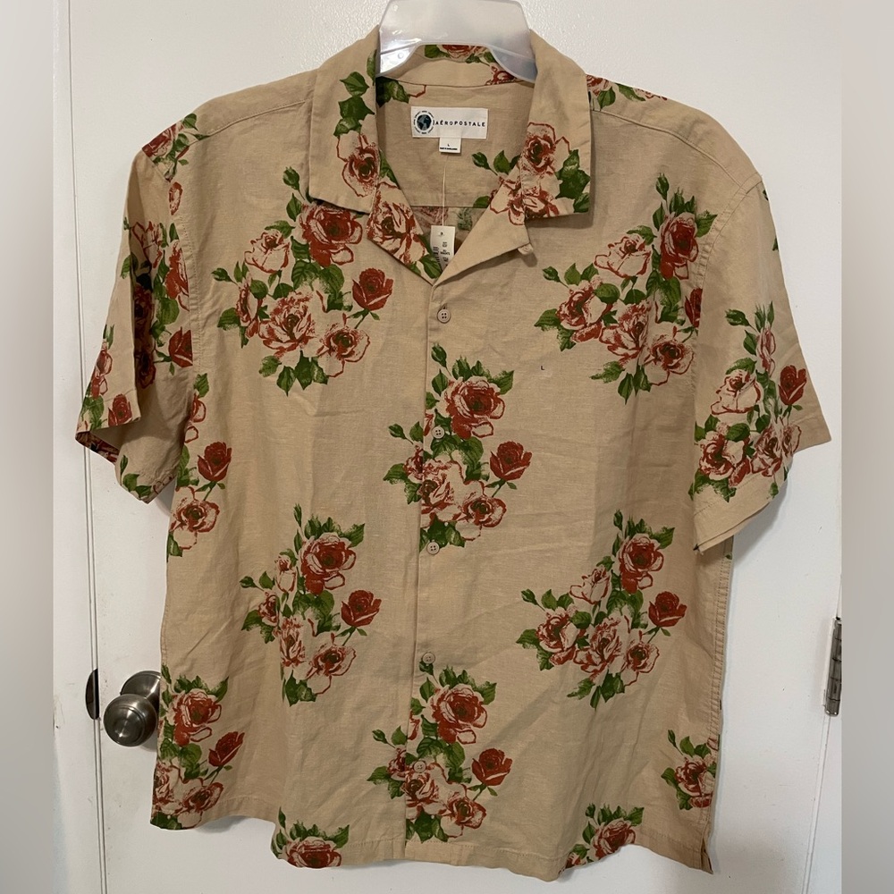 Aeropostale Button up Men’s Beige Floral Hawaiian style casual Shirt Large NWT